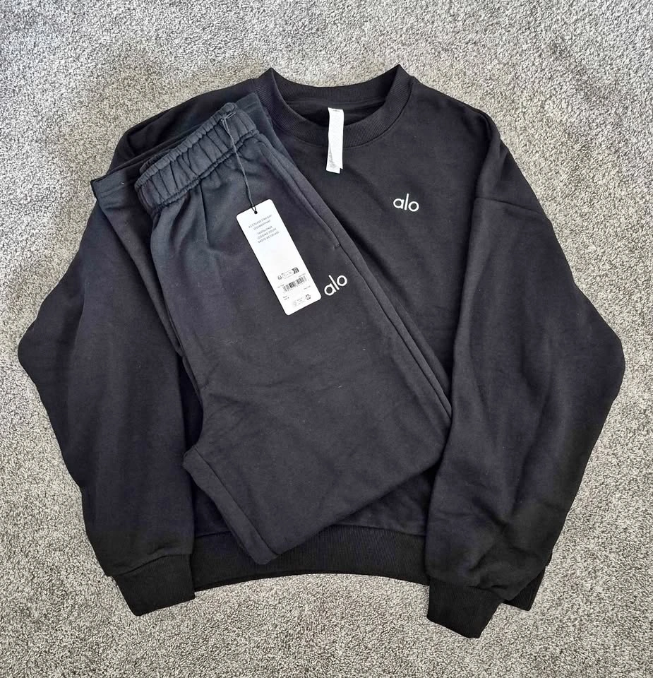 Alo Accolade Black Sweatshirt & Sweatpants Set