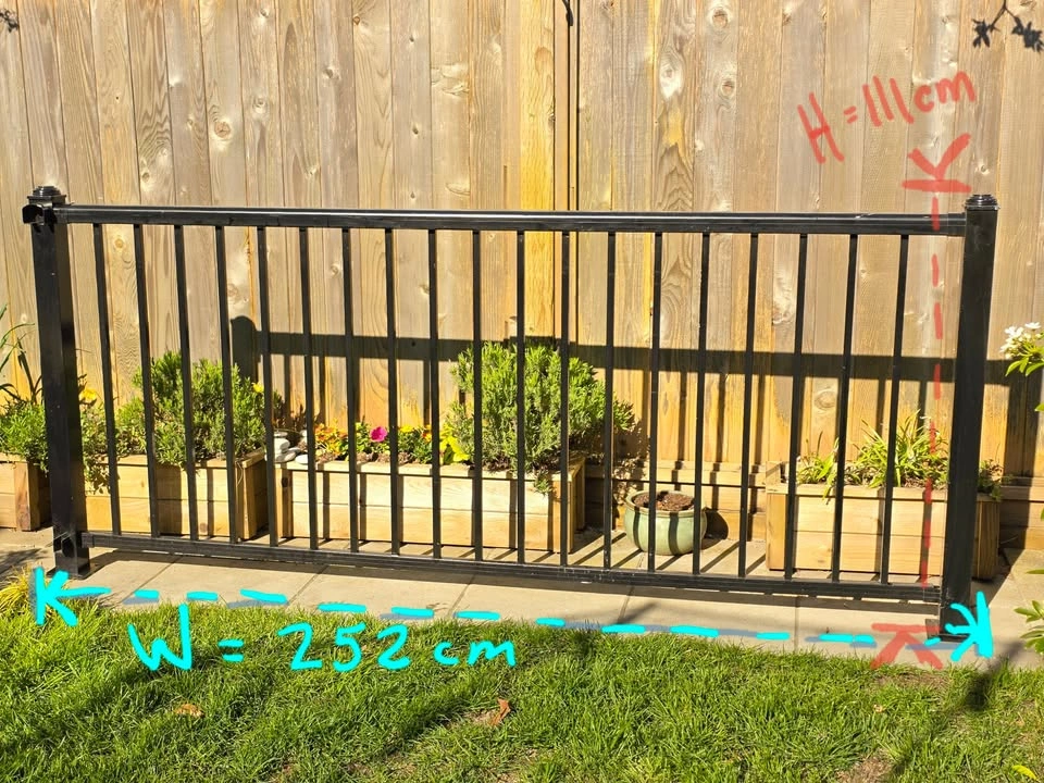 Black Aluminum Railing 2.5m - photo 2