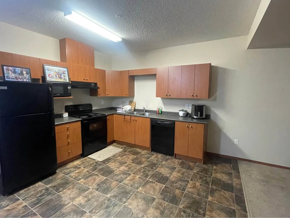 Private Room for Rent in NW Edmonton - photo 3