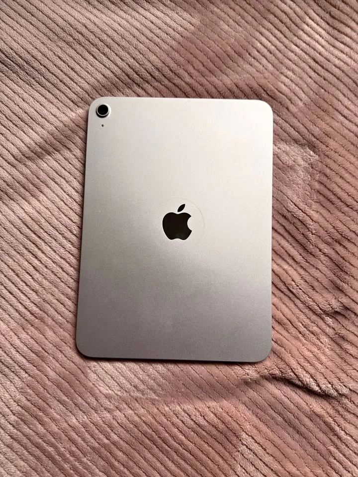 iPad 11th Gen (A16) (Excellent condition)