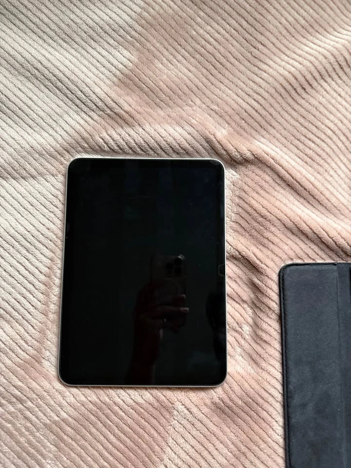 iPad 11th Gen (A16) (Excellent condition) - photo 2