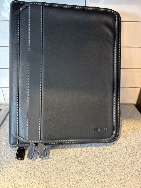 ROOTS leather portfolio/organizer
