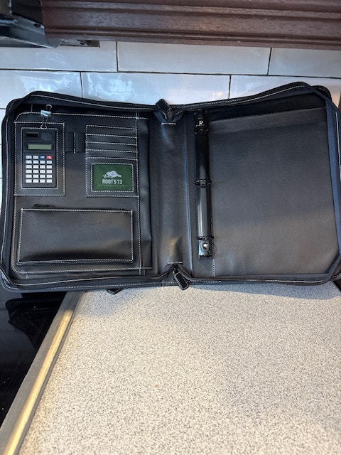 ROOTS leather portfolio/organizer - photo 2