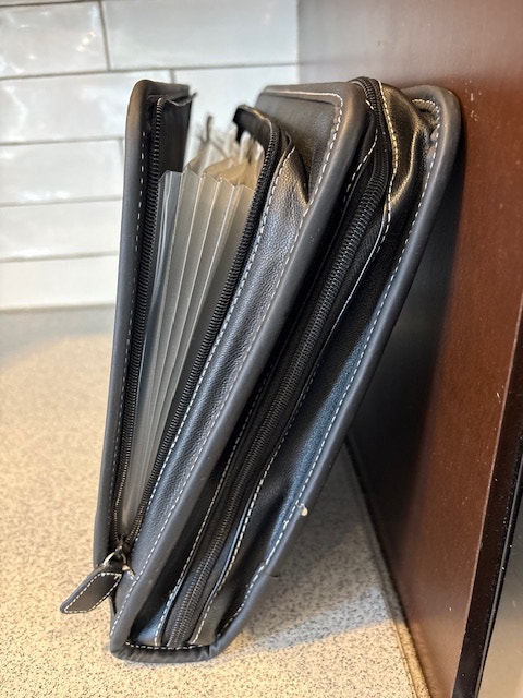 ROOTS leather portfolio/organizer - photo 3