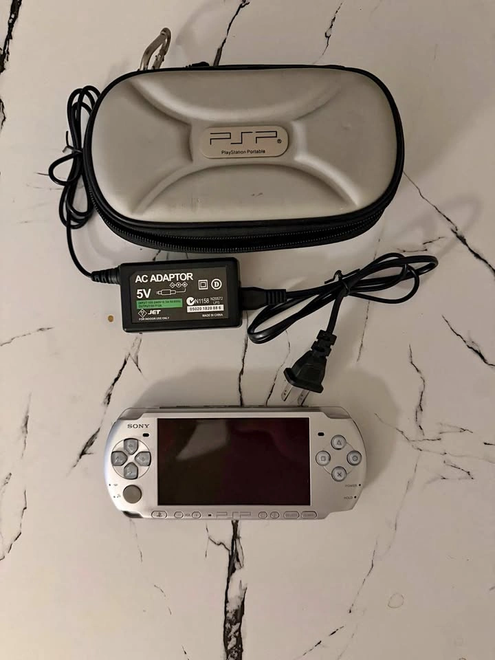 PSP 3001 Silver - Brand New Battery + Case