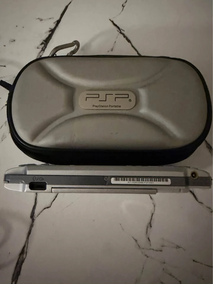 PSP 3001 Silver - Brand New Battery + Case - photo 4