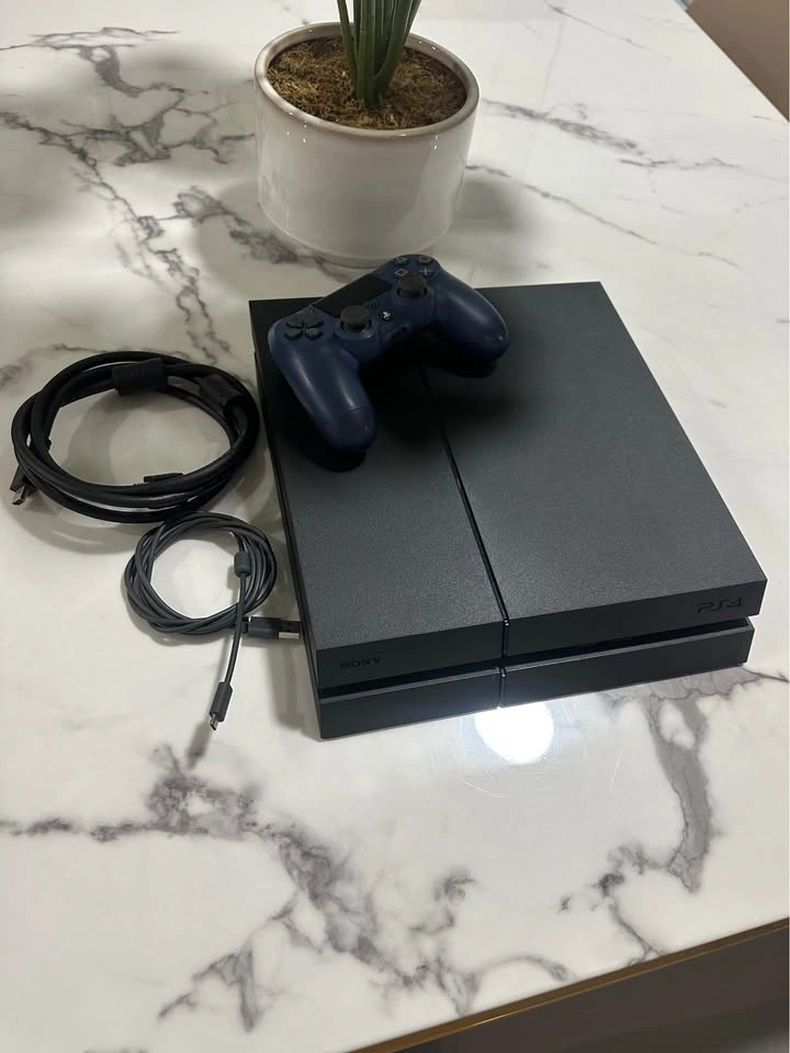 PlayStation 4 in like-new, mint condition. No scratches or dent. - photo 3