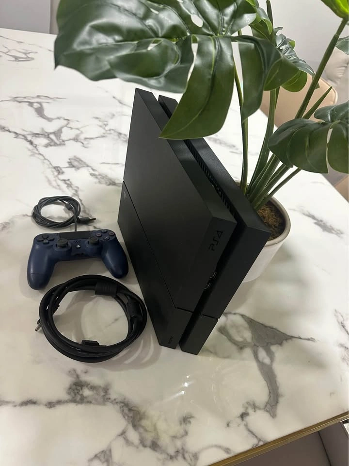 PlayStation 4 in like-new, mint condition. No scratches or dent. - photo 5
