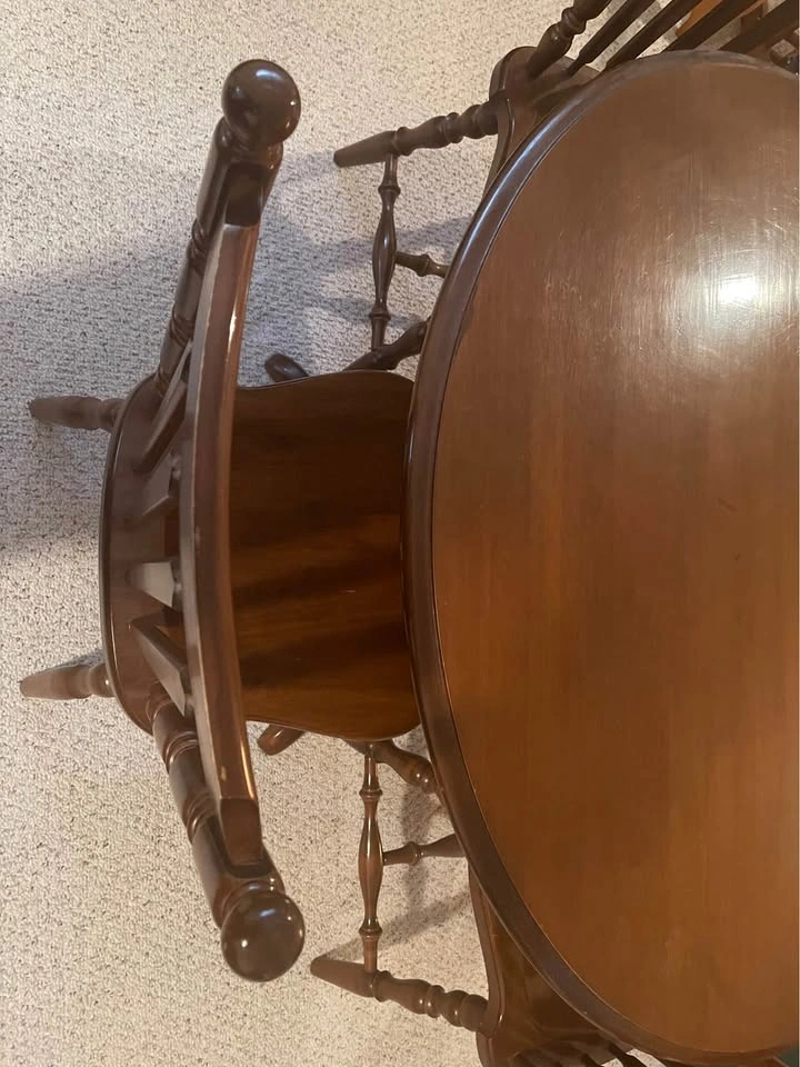 Dining Table with 4 Chairs and 2 Leaves - photo 4