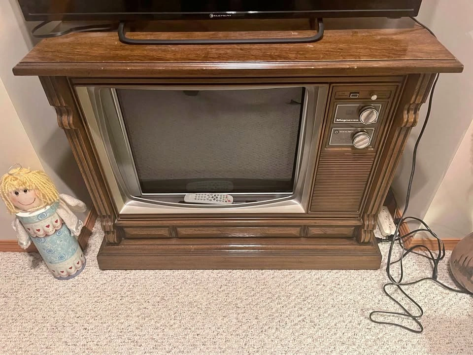 Vintage Magnavox TV cabinet