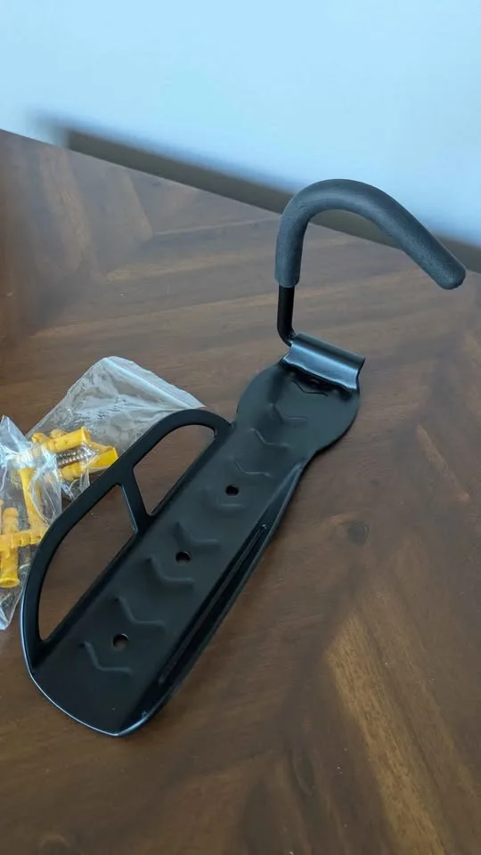 Wall Mount vertical bike rack image indicator(2)