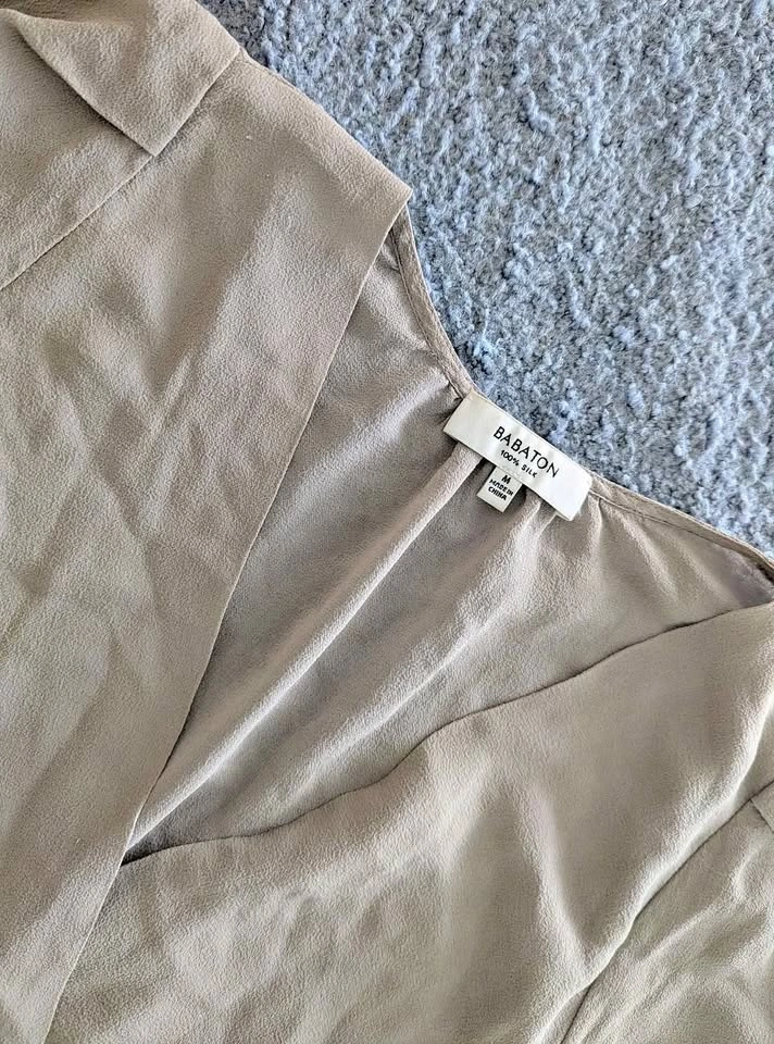 Babaton Aritzia Silk Blouse, M