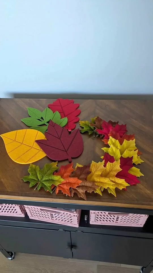 Autumn leaves decorations thumbnail