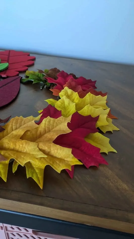 Autumn leaves decorations image indicator(2)