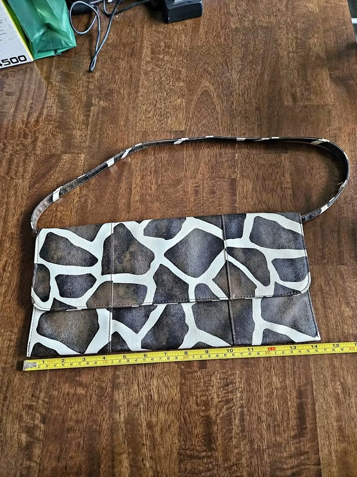 NEW Giraffe Print Shoulder Bag – Never Used! $25