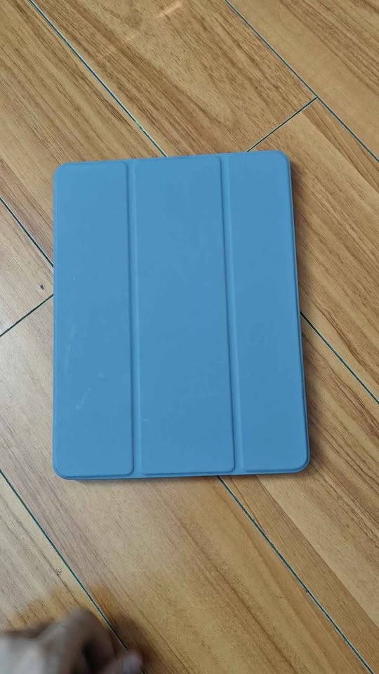 Apple iPad 6th Gen 32GB Gold with Cover and Screen Protector - photo 4