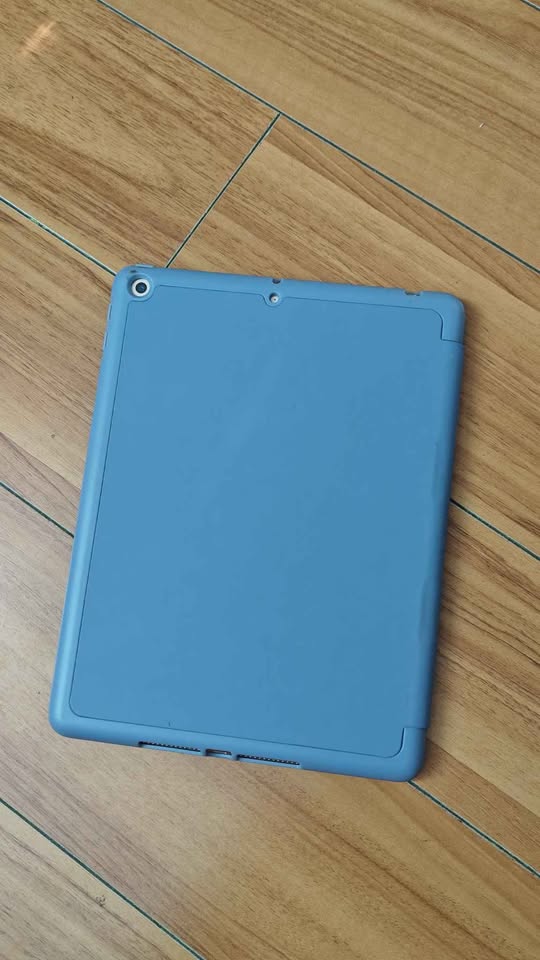 Apple iPad 6th Gen 32GB Gold with Cover and Screen Protector - photo 5
