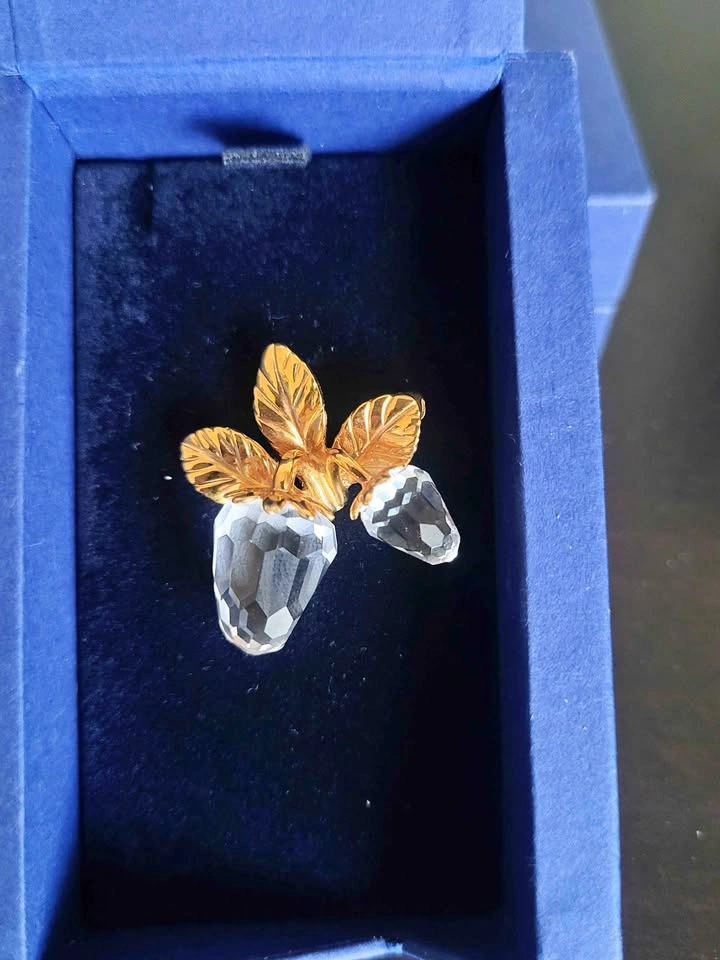 Swarovski Crystal Brooch/Pin - Gold Tone Leaf Design (Retired)