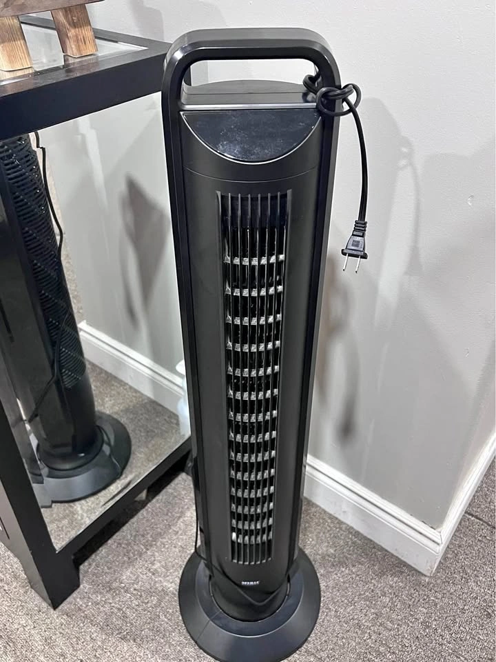 SEVILLE CLASSICS UltraSlimline 40 inch Oscillating Tower Fan