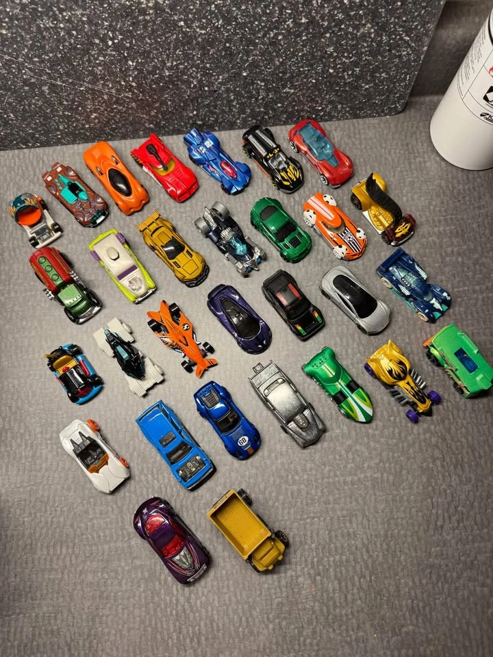 30 Hot Wheels Cars - photo 2