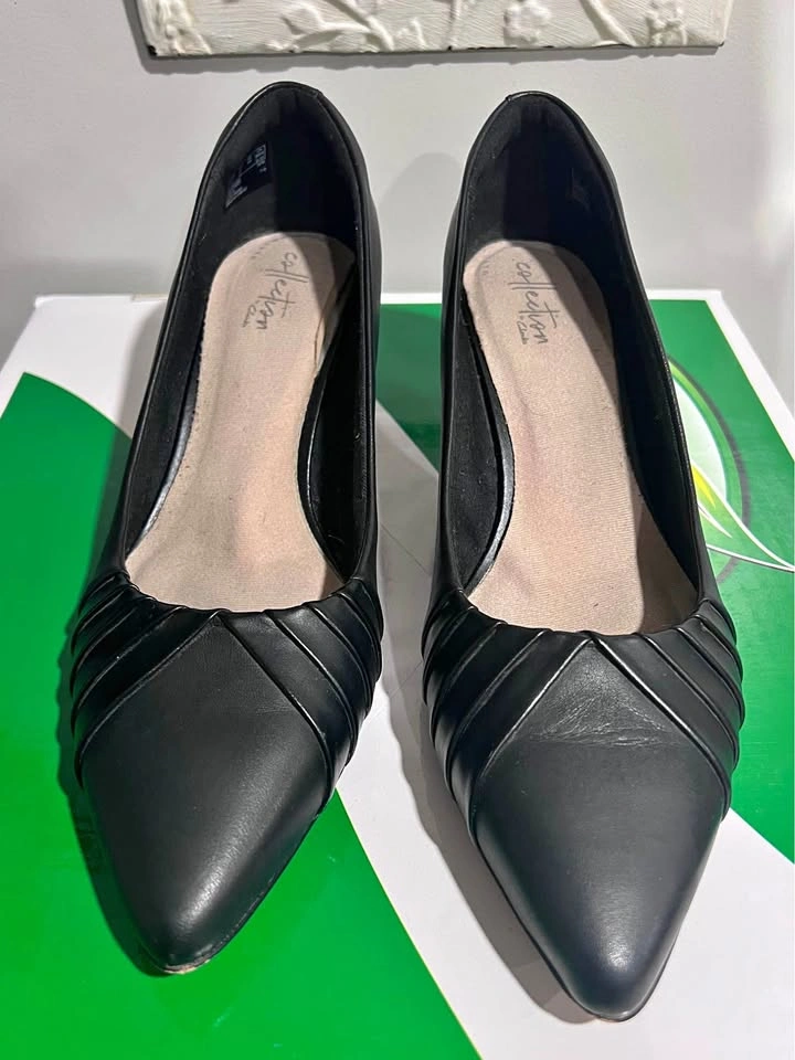 Real Leather Clark's Black Pointed Toe Kitten Heels - Size 9W