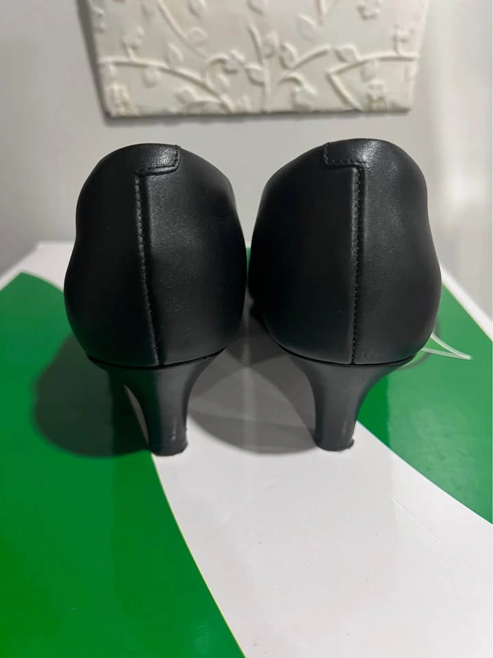 Real Leather Clark's Black Pointed Toe Kitten Heels - Size 9W - photo 2