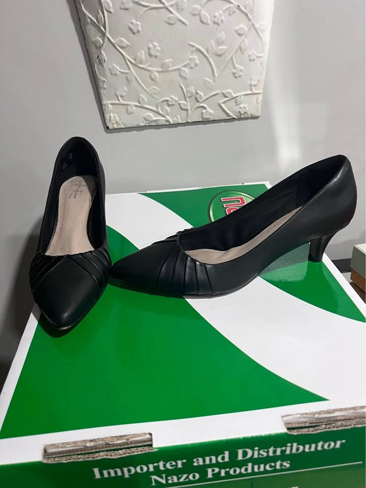 Real Leather Clark's Black Pointed Toe Kitten Heels - Size 9W - photo 5