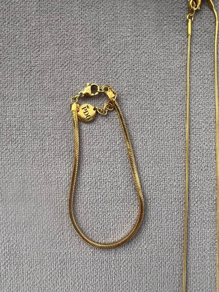 Brand new ! Set of 4, 18K gold plated Necklace & bracelet Set image indicator(2)