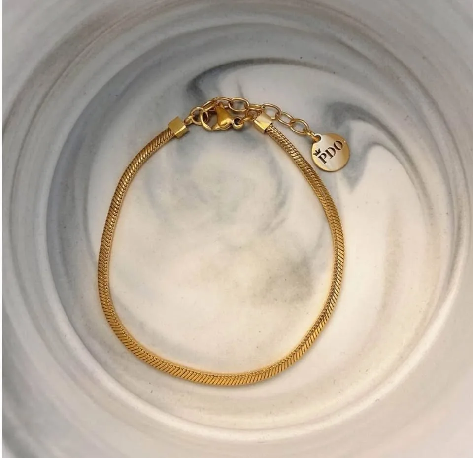 Brand new ! Set of 4, 18K gold plated Necklace & bracelet Set image indicator(7)