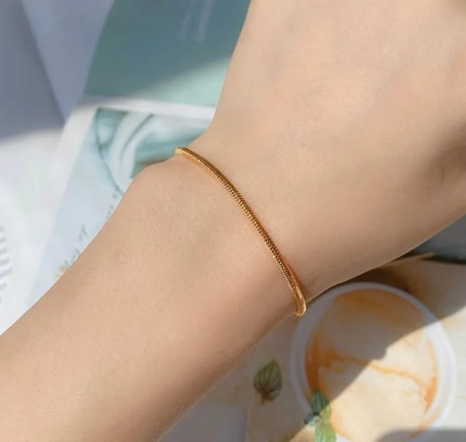 Brand new ! Set of 4, 18K gold plated Necklace & bracelet Set image indicator(8)