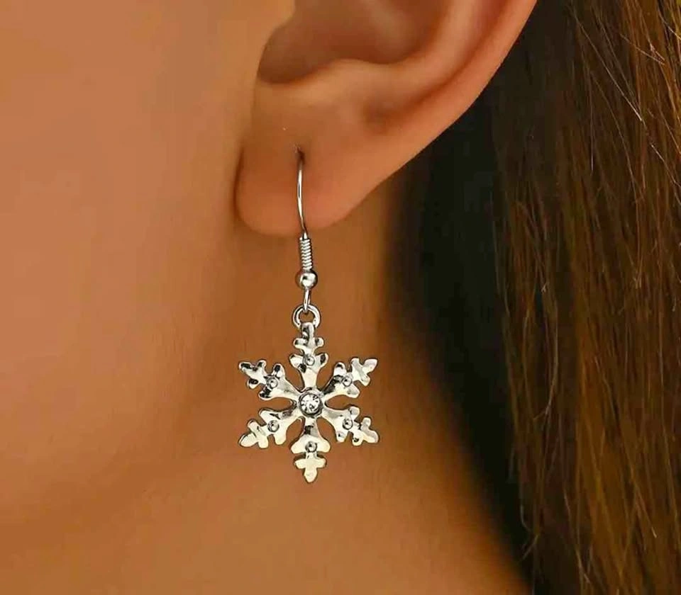 New Elegant Snowflake Dangle Earrings