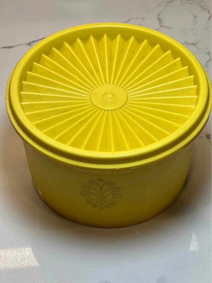 Vintage Tupperware Yellow Servalier Canister Sunburst Lid - photo 3