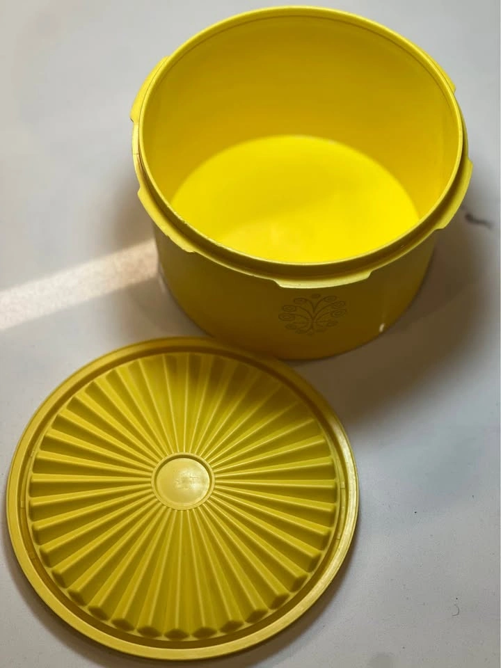 Vintage Tupperware Yellow Servalier Canister Sunburst Lid - photo 5