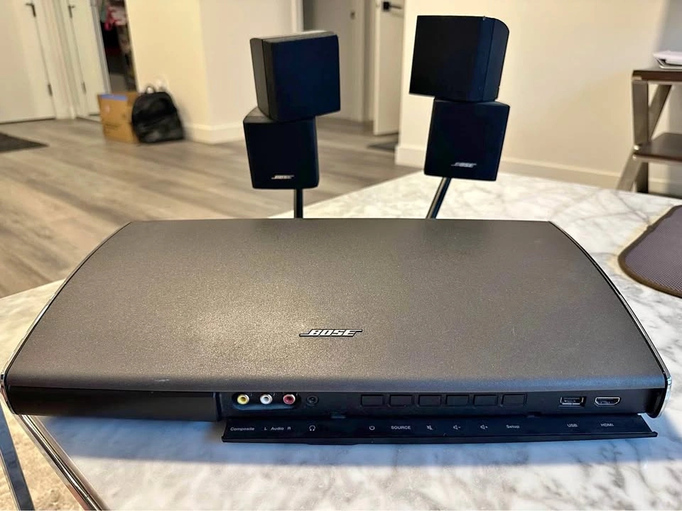BOSE Cinemate w/ 4 satellites speaker