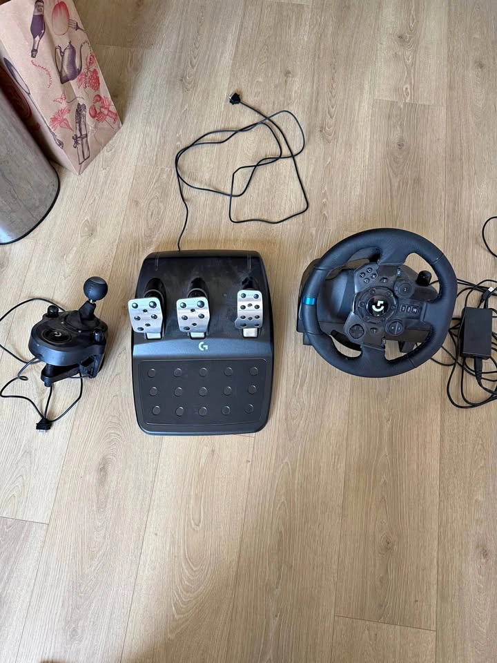 Logitech G29 Racing Wheel + Pedals + Shifter
