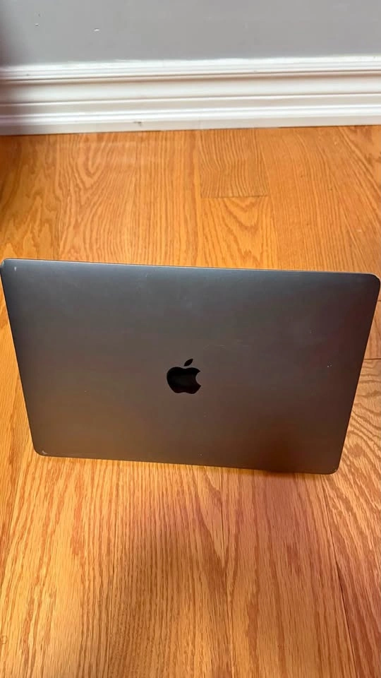 2020 MacBook Air (M1, 13-inch) – Good Condition