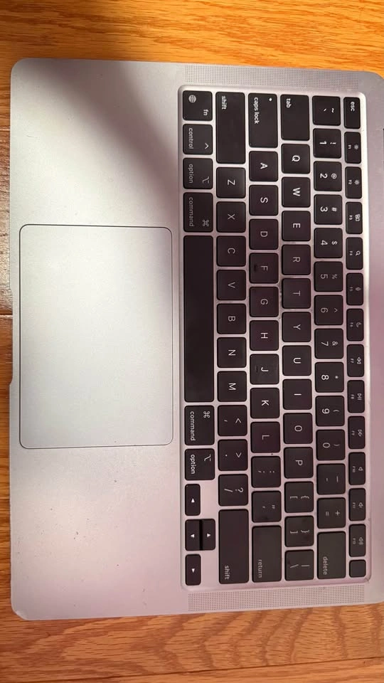 2020 MacBook Air (M1, 13-inch) – Good Condition - photo 4