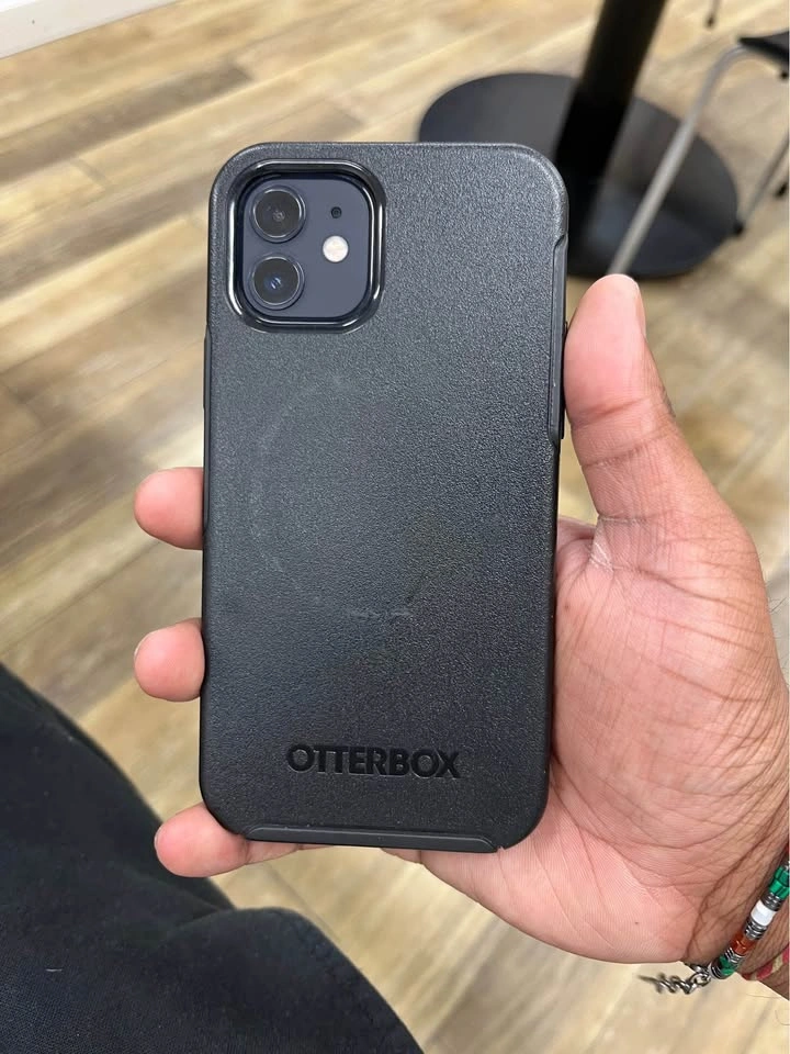 Black iPhone 12 Good condition - photo 4