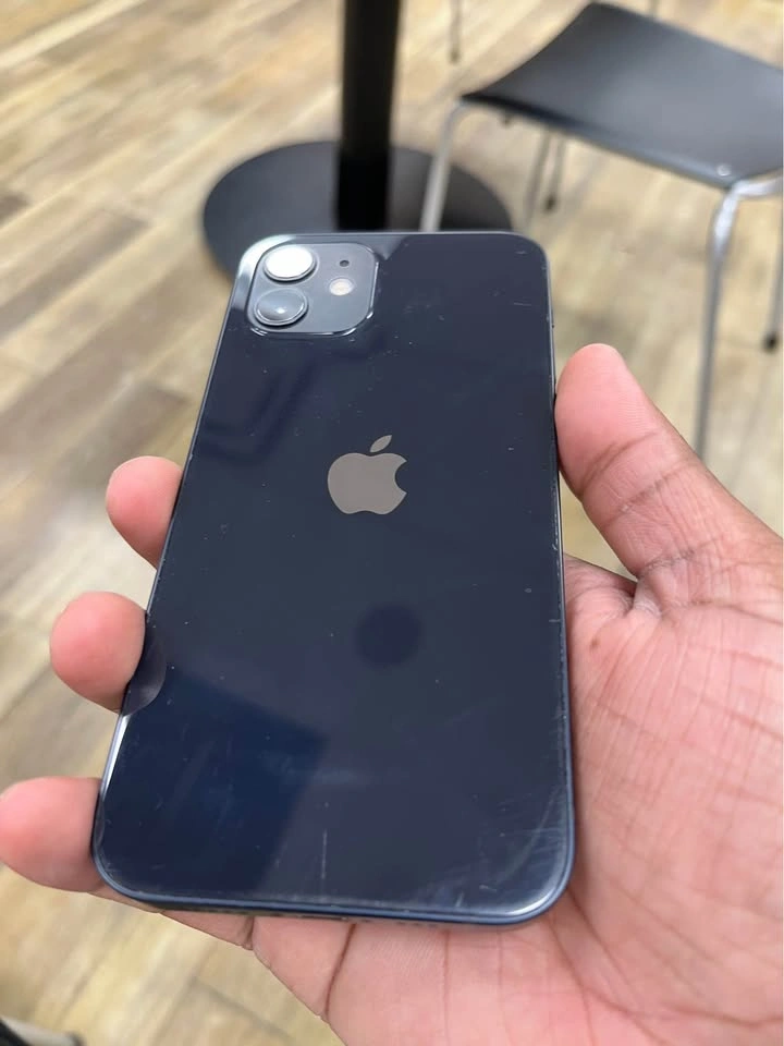 Black iPhone 12 Good condition - photo 5