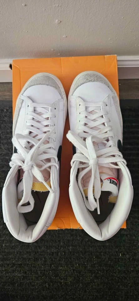 Woman's Nike Blazer Mid '77 Sneakers White & Black Size 9.5 - photo 2