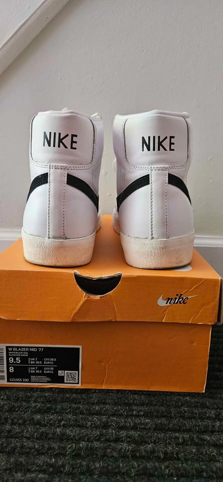 Woman's Nike Blazer Mid '77 Sneakers White & Black Size 9.5 - photo 4