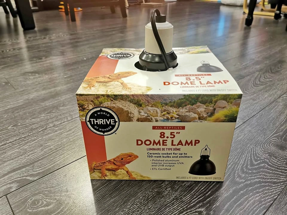 8.5" DOME LAMP with UV-B BULB