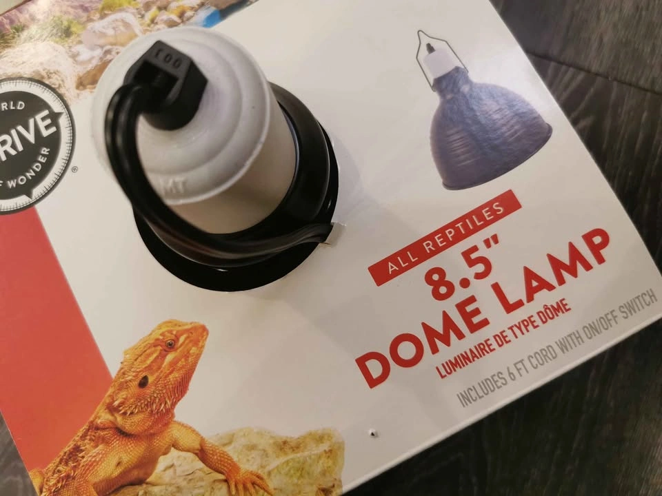 8.5" DOME LAMP with UV-B BULB - photo 2