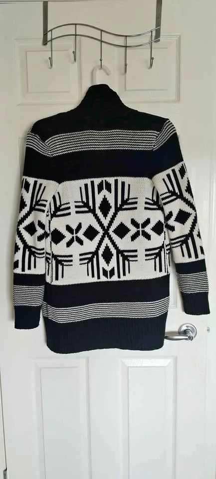 Very warm and cozy women's cardigan, size M thumbnail
