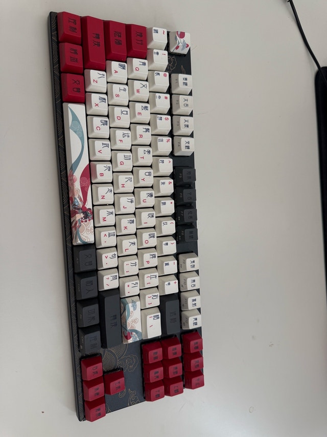 Custom Mechanical Keyboard - Red/White Japanese Keycaps
