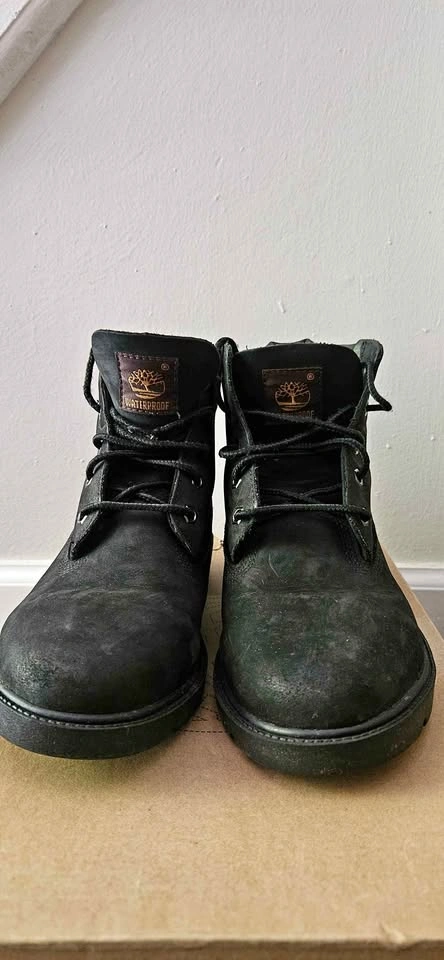 Timberland Classic Boot Black. Size 6, Juniors