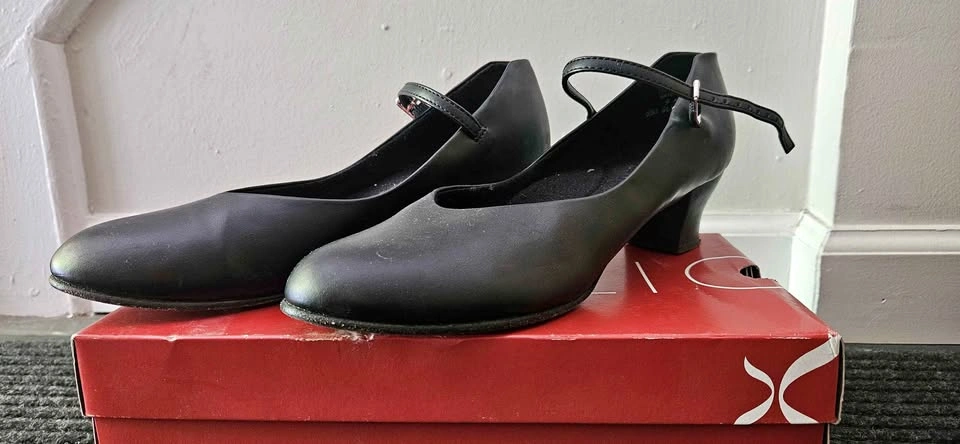 Capezio Woman's Jr. Footlight Character Shoe Size 9