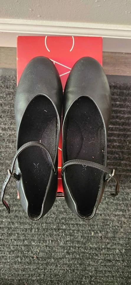 Capezio Woman's Jr. Footlight Character Shoe Size 9 - photo 2