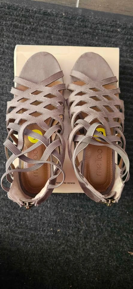 Me Too "Carlota" Taupe Flat Gladiator Sandals - Size 9 - photo 3