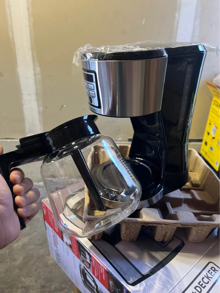 BLACK + DECKER Programmable Coffee Maker - 12-Cup - photo 3